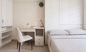 Bright minimalist bedroom with workspace and built-in storage - 4B4b Three Suites 1 Min to Blue Line MRT (Taipei)