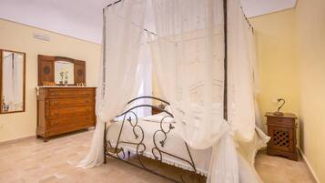 1 Schlafzimmer, Reisekinderbett