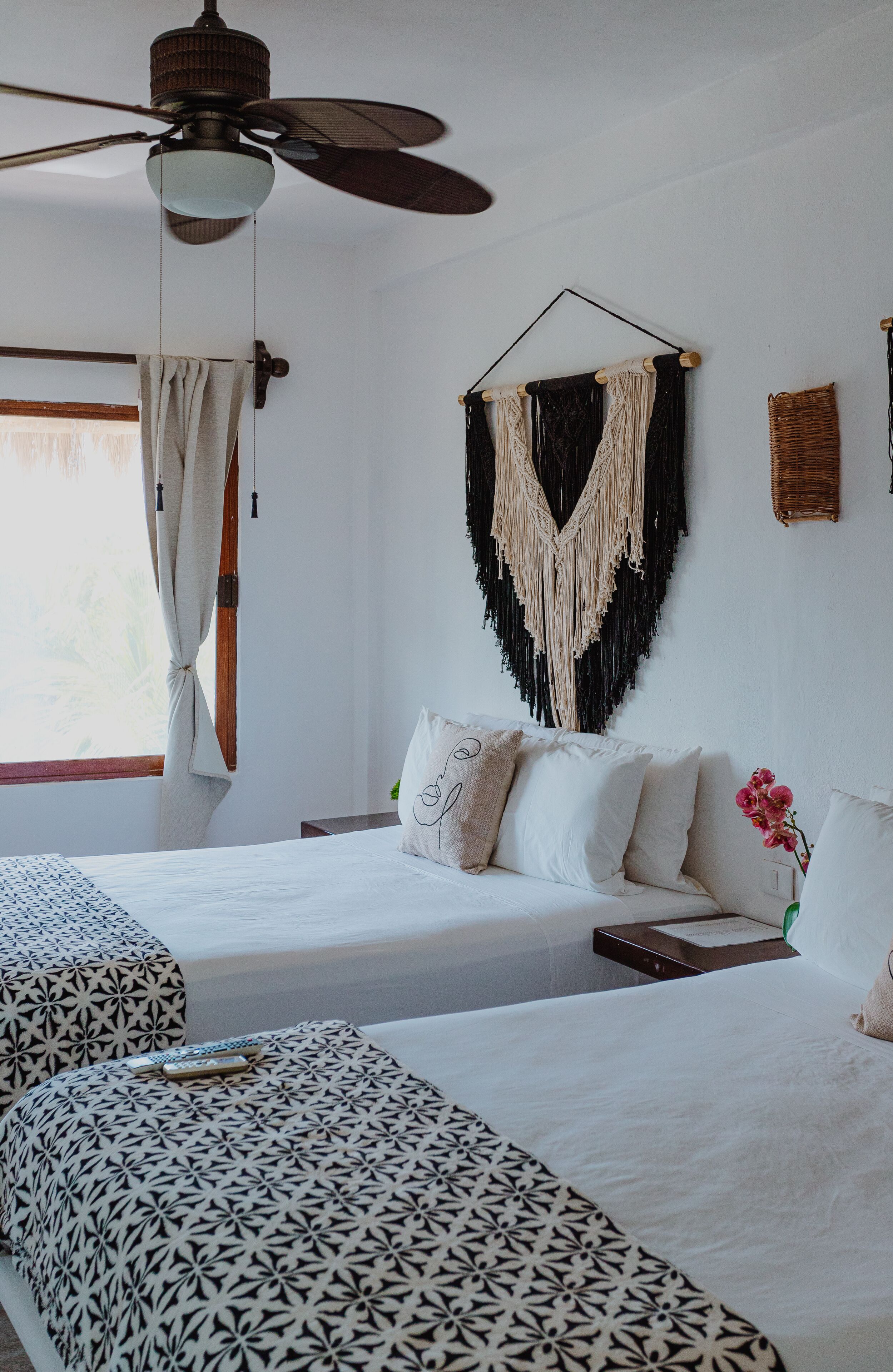 standard double room | in-room safe, bed sheets