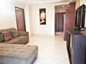 公寓 | 客厅 | 30-英寸电视 （配备数码频道）、乒乓球