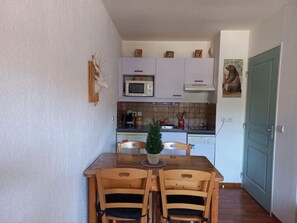 Kühlschrank, Mikrowelle, Geschirrspüler