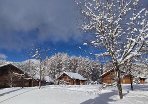 Exterior - 300m from shops, 2nd floor, view mountain, swimming pool, sauna, balcony, parking, tv, ski locker (Le Dévoluy)