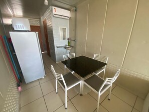 Apartamento básico | 1 dormitorio, wifi gratis, ropa de cama