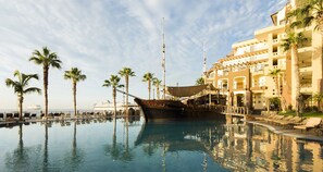 Indoor pool, outdoor pool - GREAT LOCATION, GREAT BEACH, WALK TO TOWN (Cabo San Lucas)