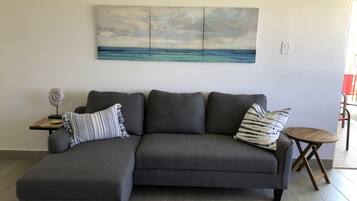 Smart TV, table tennis, stereo