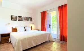 2 chambres, fer et planche à repasser, draps fournis