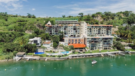 Fachada de la propiedad