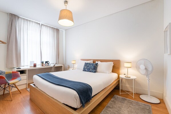 1 bedroom, desk, Internet, bed sheets - GuestReady - Costa Cabral Guesthouse - Room 2 (Porto)