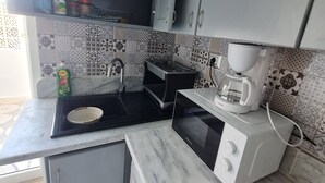 Coffee/tea maker, fridge, microwave, oven - T2 on the cornice houmet souk djerba (Djerba)