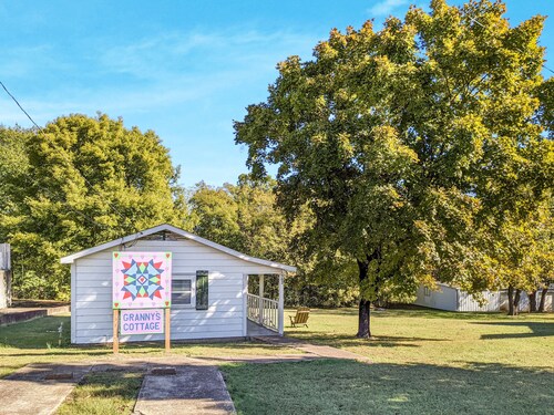 The Granny Cottage ~ on Main Street