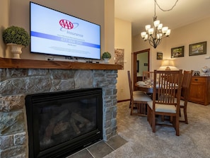 Condo, Multiple Beds (2 Br: Soaring Eagle 402) | Dining