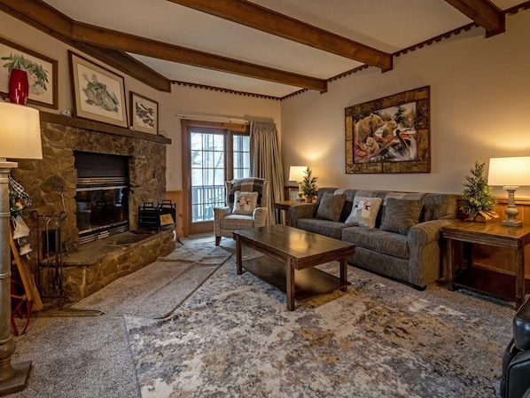 Condo, Multiple Beds (2 Br: Whistlepunk 28) | Living room | 32-inch TV with cable channels - 2 Br: Whistlepunk 28 (Snowshoe)