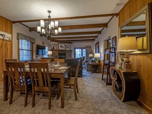 Private kitchen - 2 Br: Whistlepunk 28 (Snowshoe)
