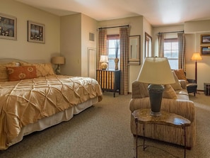 คอนโด, เตียงคิงไซส์ 1 เตียง (0 Br : Soaring Eagle 308) | สิ่งอำนวยความสะดวกในห้องน้ำ | ผ้าเช็ดตัว