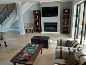 Luxury House, 4 Bedrooms | Living area