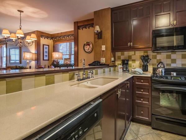 Condo, Multiple Beds (3 Br : Camp 4 #1) | Private kitchen | Dining tables