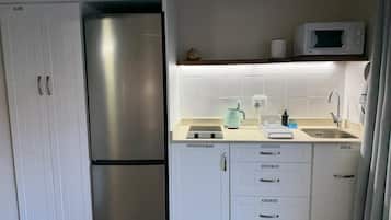2 Sleeper - Elaine | Cucina privata | Microonde, bollitore elettrico, tostapane