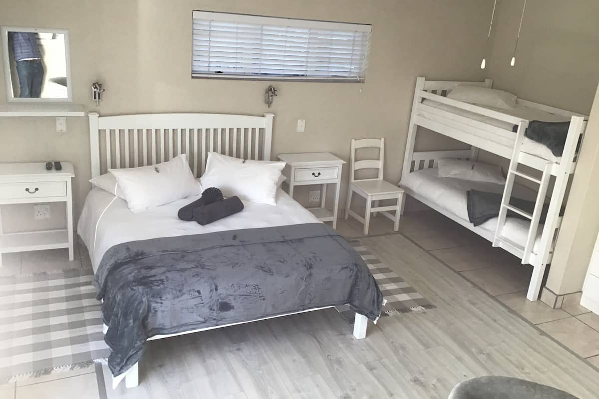 Andre - 4 Sleeper (1) | Premium bedding, soundproofing, free WiFi, bed sheets