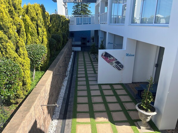 تفاصيل الفندق من الخارج