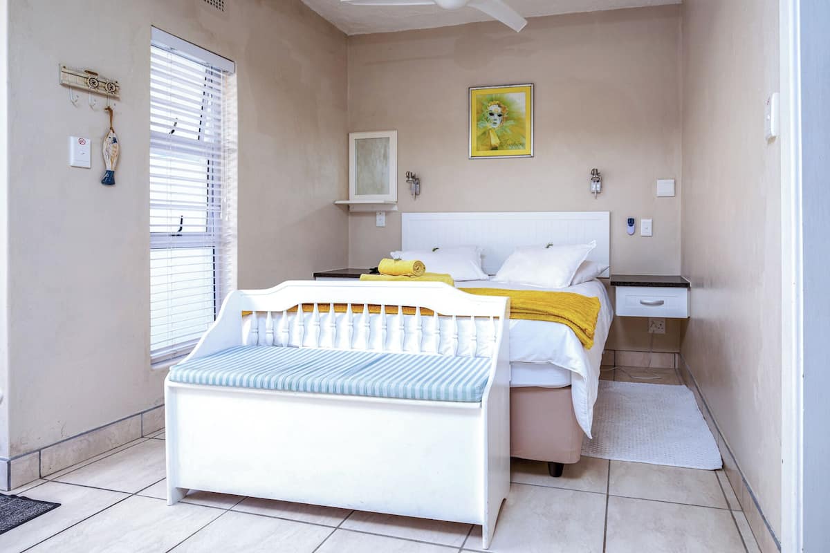 Elaine - 2 Sleeper (2) | Premium bedding, free WiFi, bed sheets