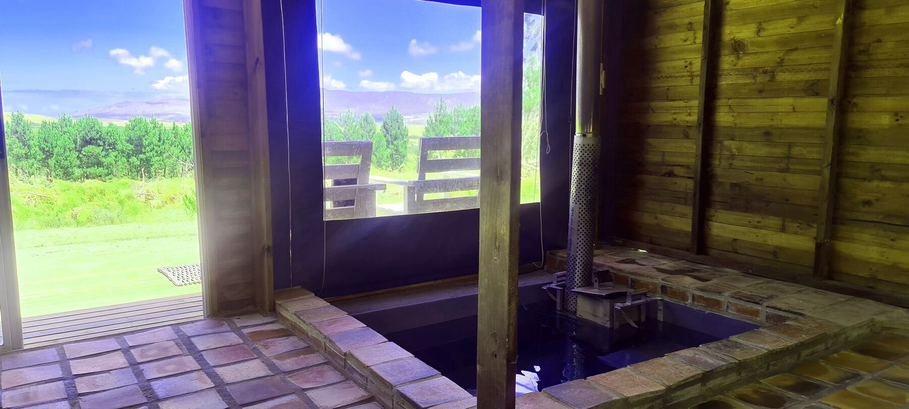 Cabaña básica | Área de sala de estar | Chimenea 