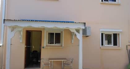 STUDIO COCOTIER pr 2 pers Ă 3 min de la plage de Grande Anse