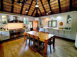 Family Villa, Multiple Beds, Air conditioning, Garden View | Private kitchen | Fridge, microwave, oven, stovetop - Buccara Waterberg - Molapo (Lephalale)