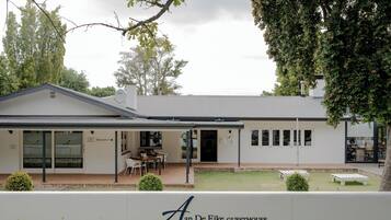 Guests can relax in the garden surrounded by mature trees at An De Eike Guesthouse.