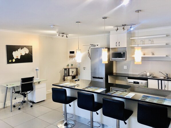 Apartamento luxo, 2 quartos | Cozinha privada
