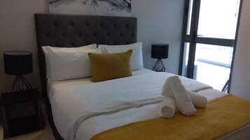 Deluxe Apartment, 2 Bedrooms | Iron/ironing board