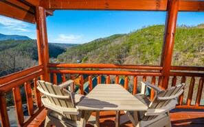 Outdoor dining - Majestic Mountain Waters - Private Indoor Pool, Views & Theater! (Sevierville)