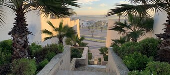 Quiet villa with private pool, jacuzzi, large garden and 10min from the beach