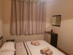 1 quarto, escrivaninha, quartos à prova de som
