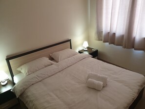 1 quarto, escrivaninha, quartos à prova de som