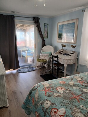 4 bedrooms, iron/ironing board, travel crib, free WiFi - Family & Pet Friendly Cottage --

Clean, cozy, and relaxing vibe! (Kitty Hawk)