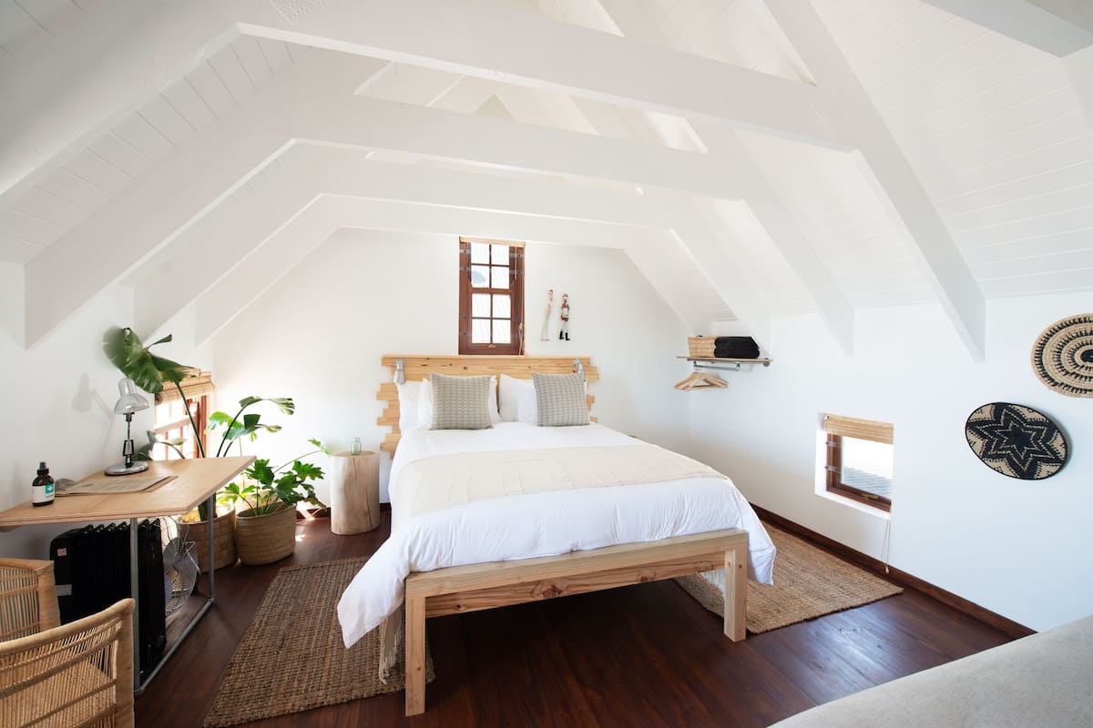Luxe huis, 1 slaapkamer, niet-roken, uitzicht op zee | 1 slaapkamer, luxe beddengoed, Tempur Pedic-bedden, een bureau