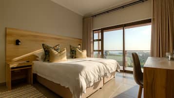 Luxury Room, 2 Twin Beds, Harbor View | Minibar, desk, laptop workspace, free WiFi