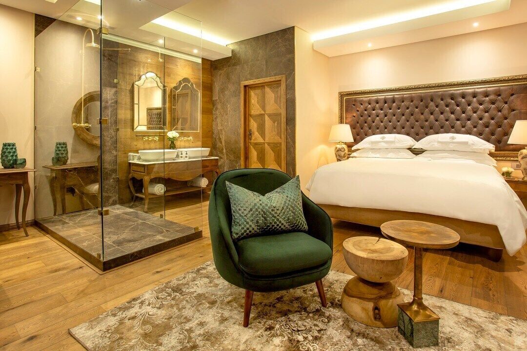 埃及棉床  单、高档床上用品、迷你吧、客房内保险箱