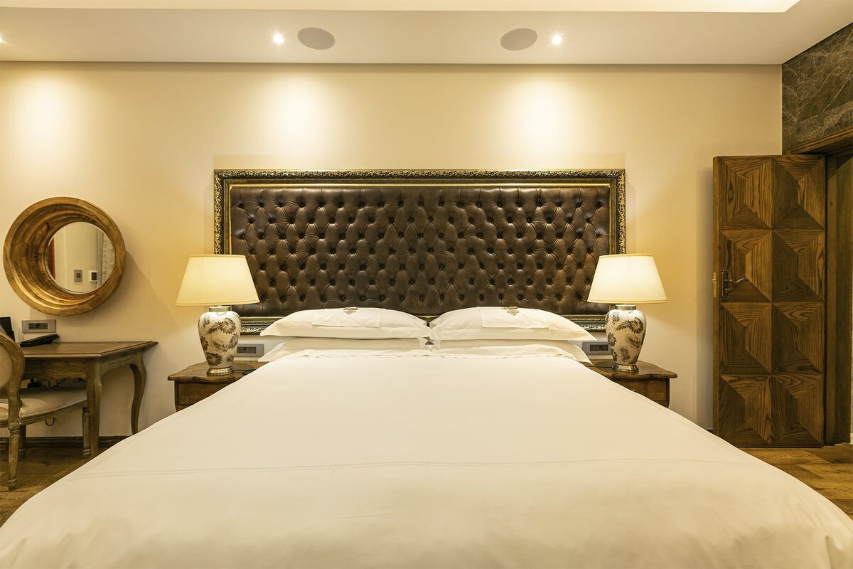 Egyptian cotton sheets, premium bedding, Select Comfort beds, minibar