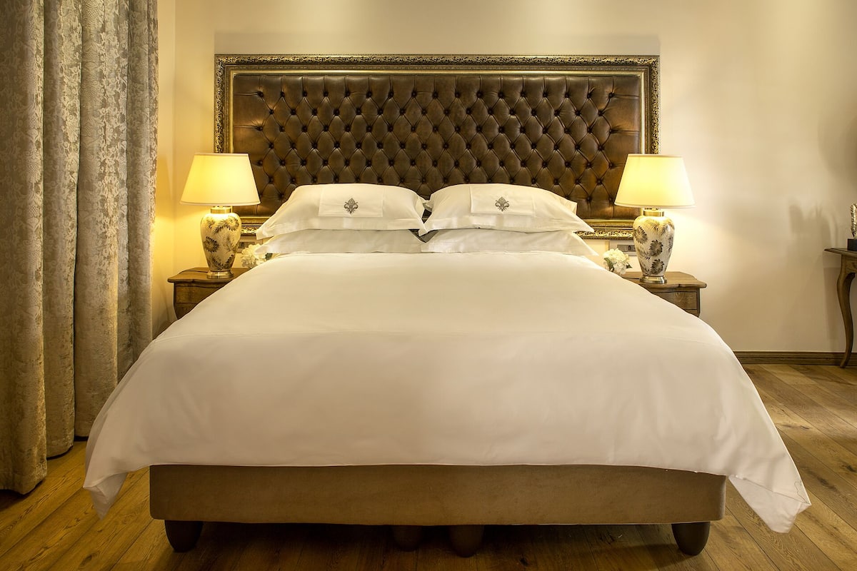 Sábanas de algodón egipcio, ropa de cama de alta calidad y minibar