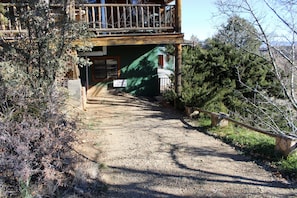 Property grounds - Liberty Suite - Prescott Cabin Rentals (Prescott)