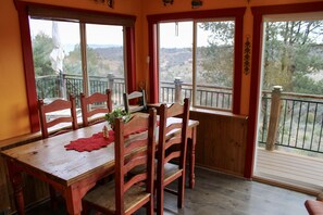 Dining - Liberty Suite - Prescott Cabin Rentals (Prescott)
