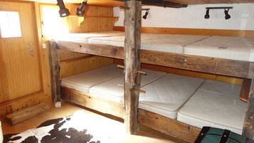 1 bedroom, bed sheets