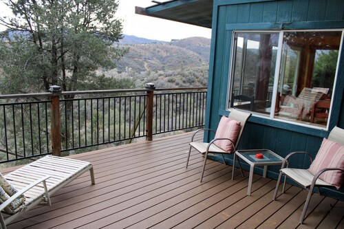 Sunflower Room - Prescott Cabin Rentals