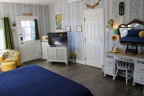 1 bedroom, iron/ironing board, free WiFi, bed sheets - Sunflower Room - Prescott Cabin Rentals (Prescott)