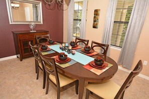House | Private kitchen - Beautiful 5 Bedroom 6,5 Bath Pool Home In Cypress Pointe (Davenport)