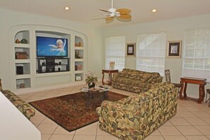 TV, DVD player, table football - Lovely Glenbrook 4 Bedroom 3 Bath Pool Home (Clermont)