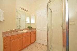 Bathroom - Lovely Glenbrook 4 Bedroom 3 Bath Pool Home (Clermont)