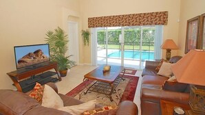 House | Living room - Lovely 3 Bed 2 Bath Pool Home With Games Room (Clermont)