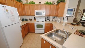 Unclassified image, 4 of 28, button - 4 Bed 2,5 Bath Pool Home Close to Disney and Shopping (Clermont)
